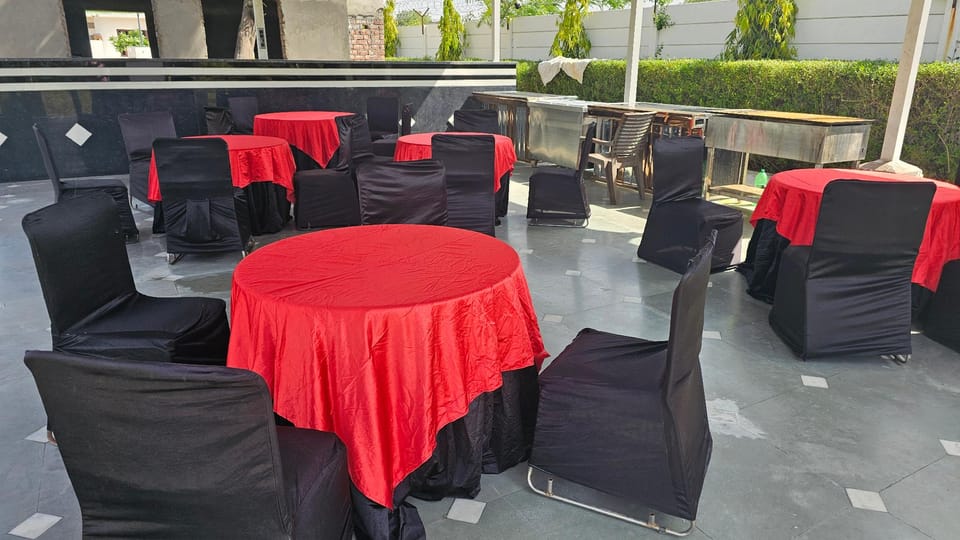 SR FARM Resort in Gurugram