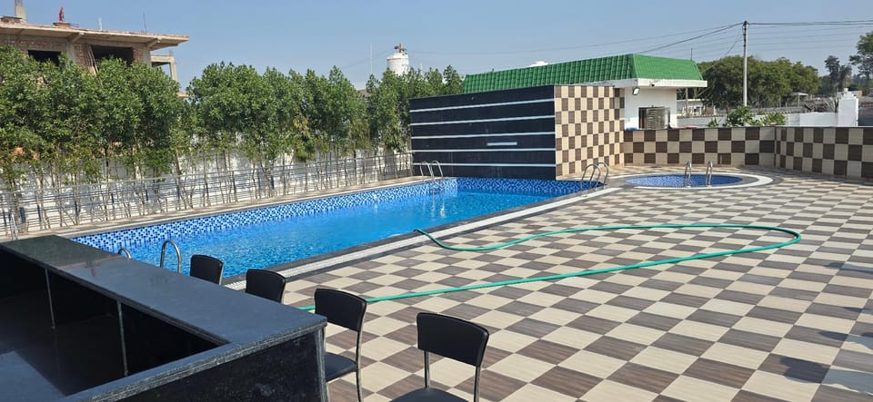 SR FARM Resort in Gurugram