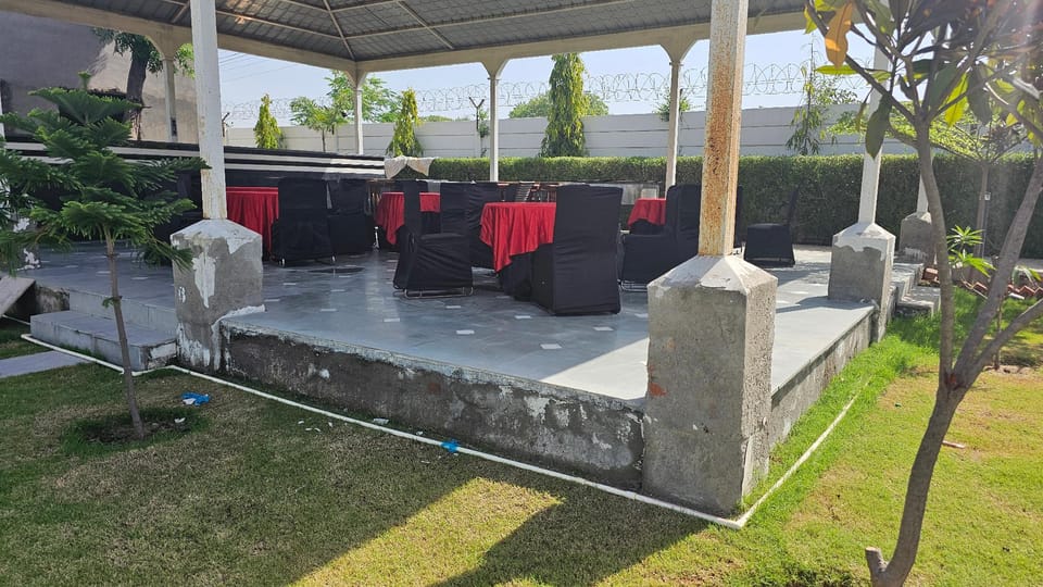 SR FARM Resort in Gurugram