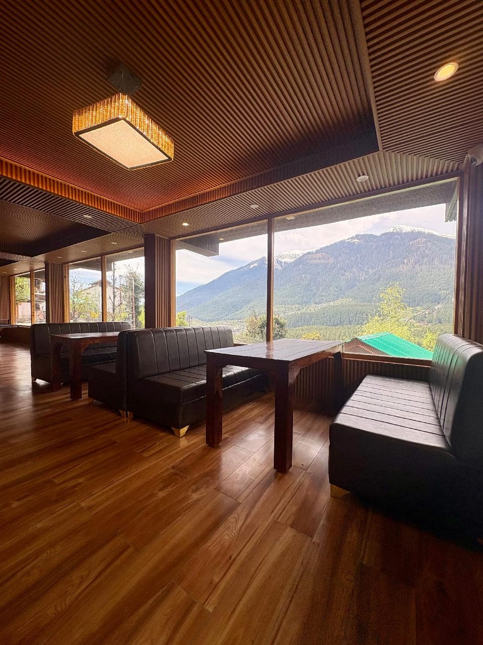 Naina Rockland Hotel in Manali