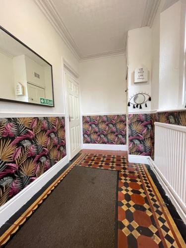 Central located house for big groups Hotel in Bristol