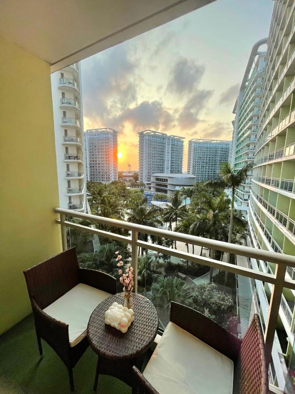 Anayah's Azure Staycation  Hotel in Paranaque