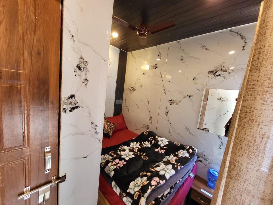 Hotel Gayatri Gaurikund Hotel in Uttarakhand