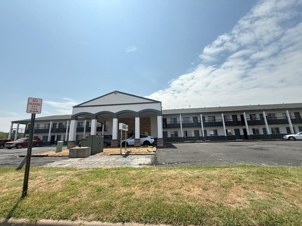 Budget Host Inn Motel in Salina