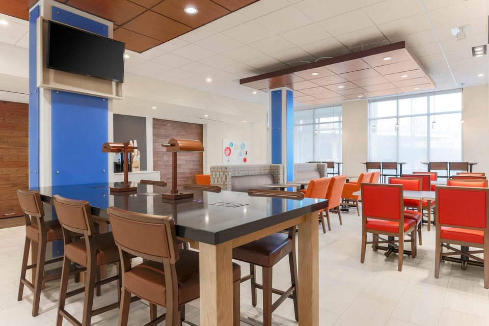 Holiday Inn Express & Suites Chicago O'Hare Airport by IHG Hotel in Rosemont