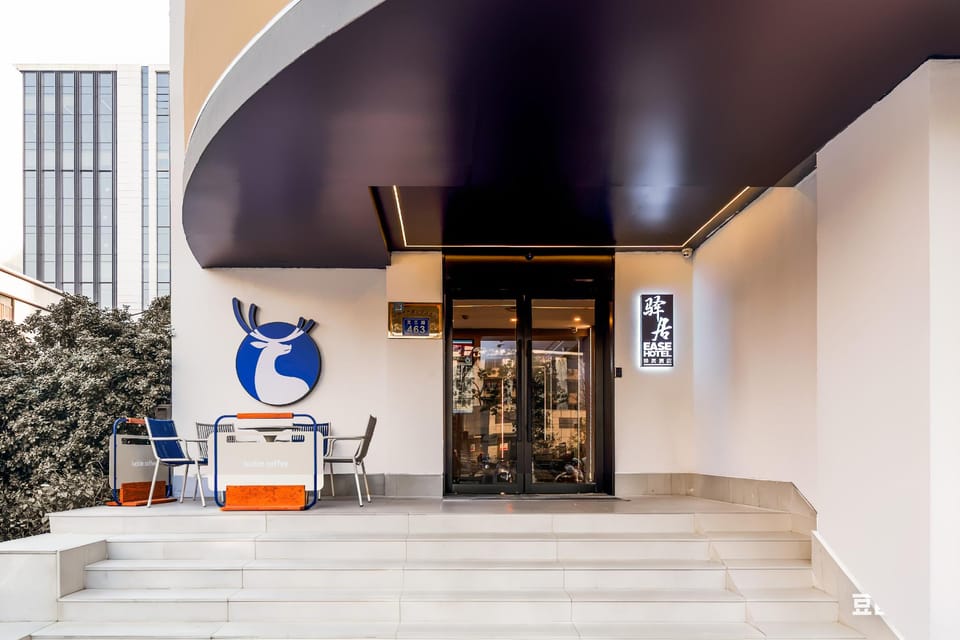 Ease Hotel Hangzhou West Lake Huanglong Sports Center Wensan Road Branch Hotel in Hangzhou