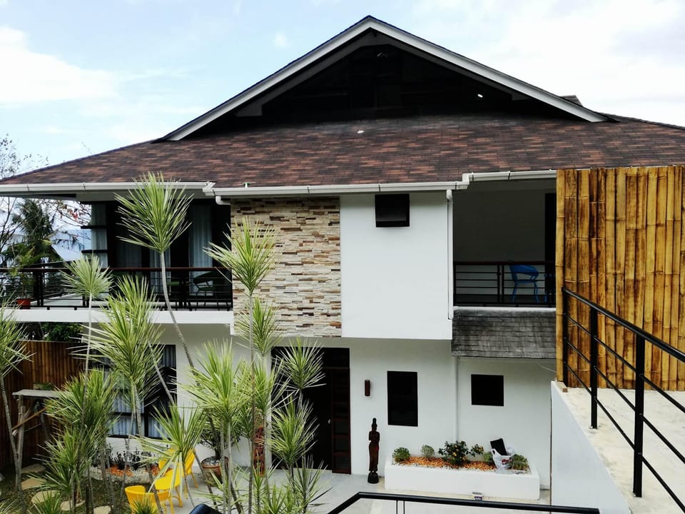 Veronica Inn Inn in Puerto Galera