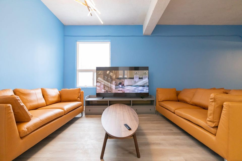 Check Inn CA Hostel in Toronto