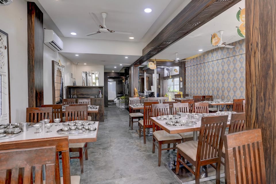 FabHotel Blue Inn - 600 M from Ram mandir Hotel in Maharashtra