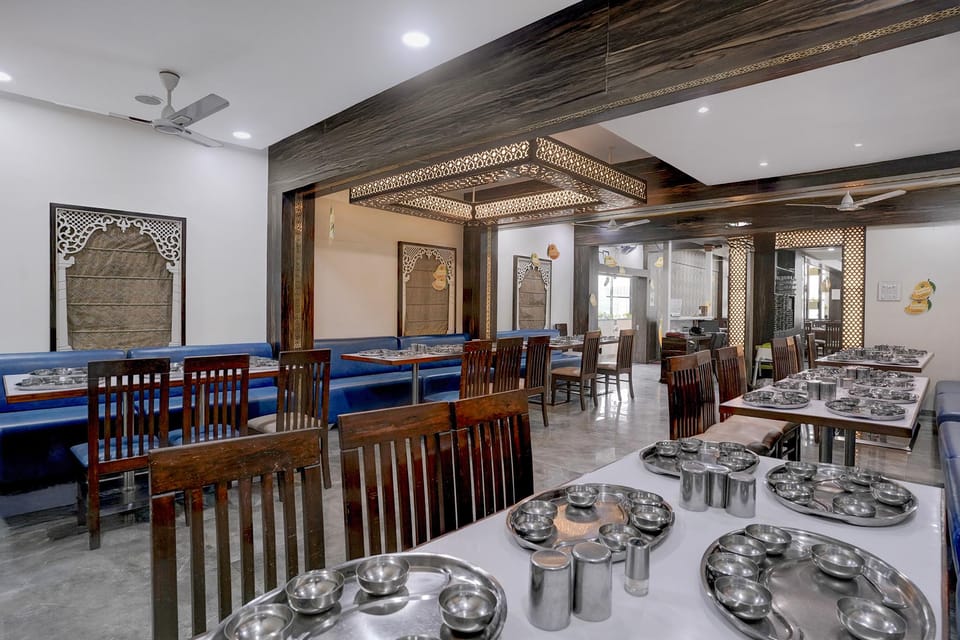 FabHotel Blue Inn - 600 M from Ram mandir Hotel in Maharashtra