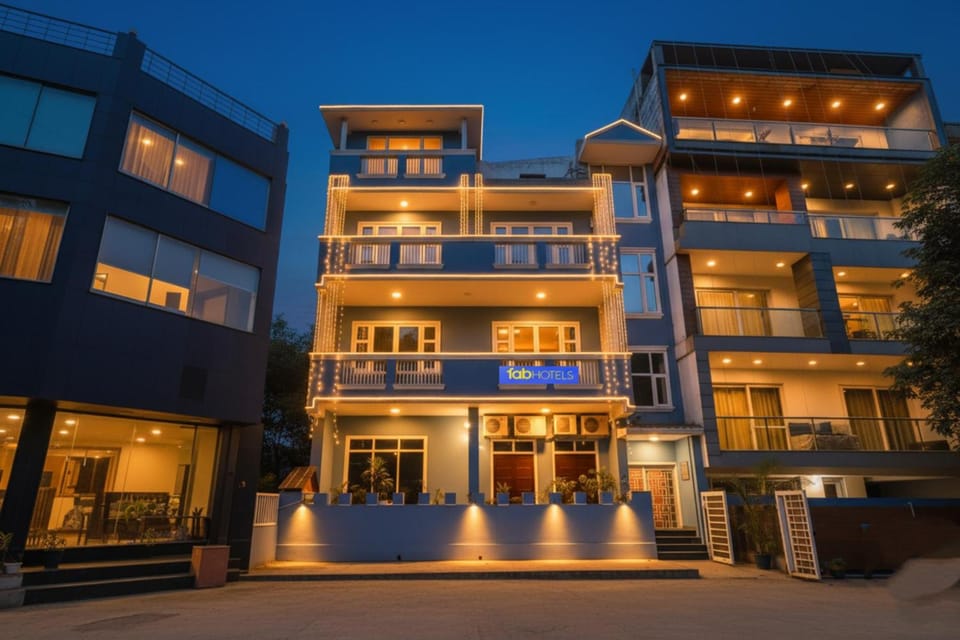 FabHotel JHS Studio Hotel in Gurugram