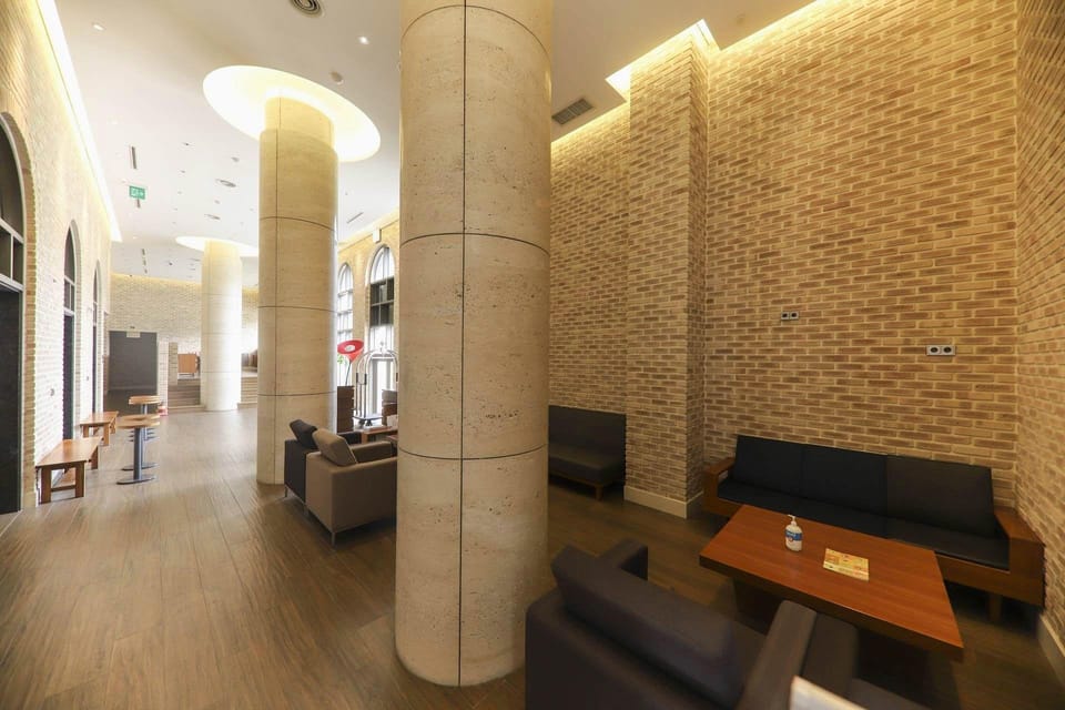Pine Grove Hotel Motel in Busan