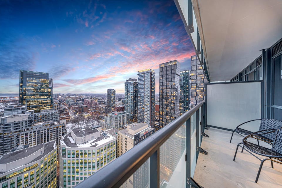 Graydon Front Street Apartment hotel in Toronto