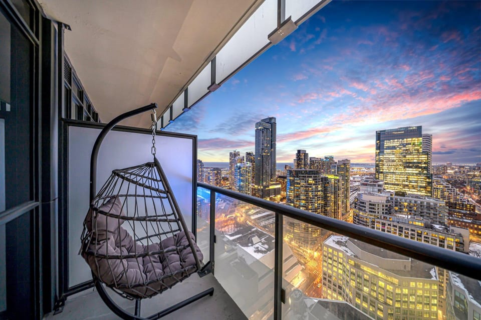 Graydon Front Street Apartment hotel in Toronto