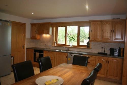 Drumcoura Lake Resort, Pet Friendly, Wifi, SKY TV, 4 Bedrooms, 2 reception rooms Lodge in Leitrim, Co. Leitrim, Ireland