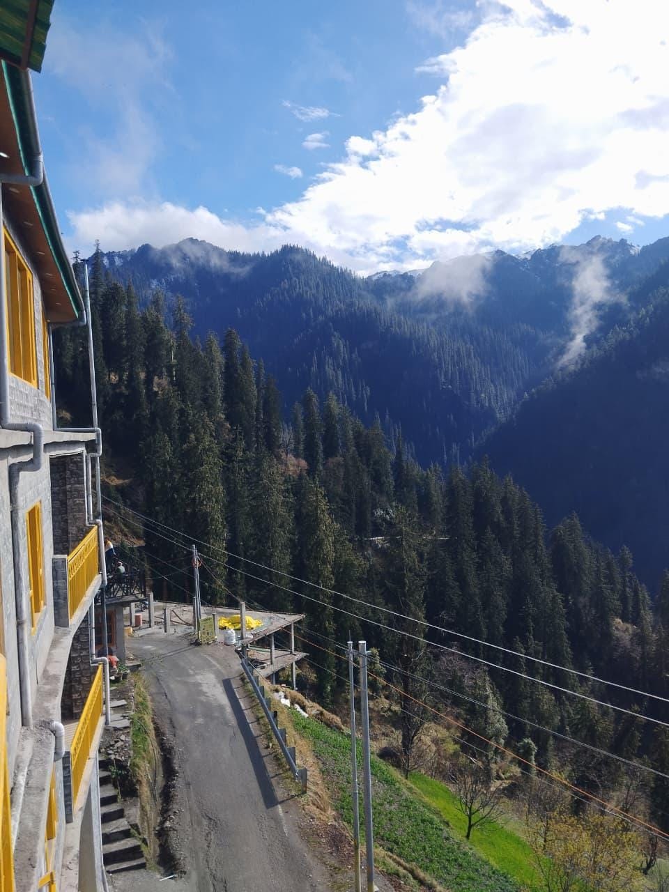 Misfits Hostel Shoja Hotel in Himachal Pradesh