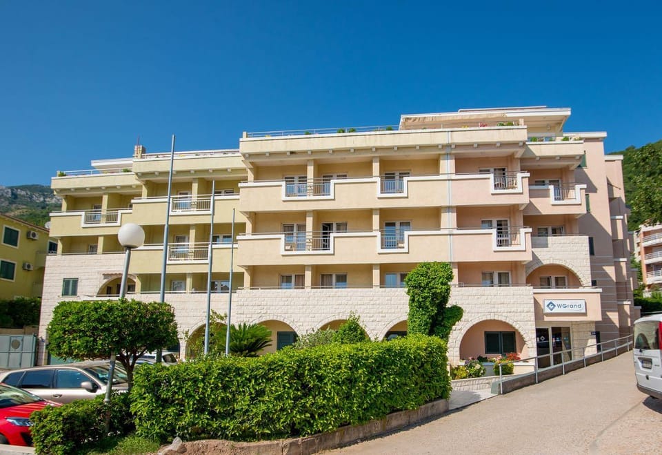WGrand hotel Hotel in Budva Municipality