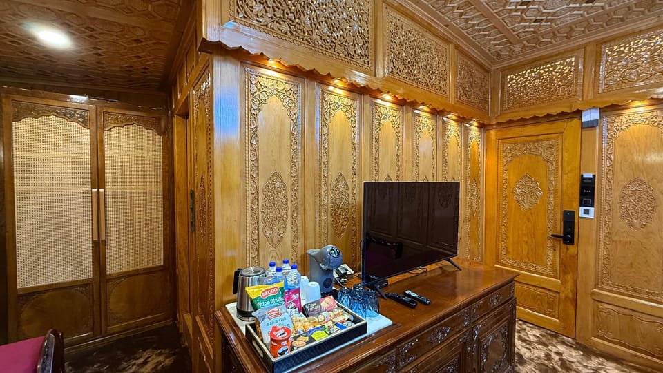 SUROOR HOUSEBOAT Hotel in India