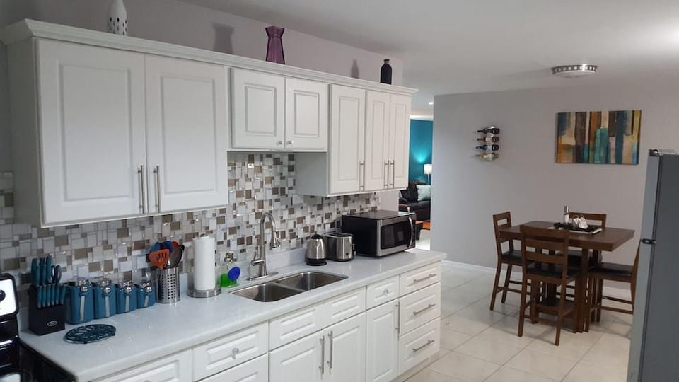 Casa Tamar Guest Apartments Hotel in Kingston