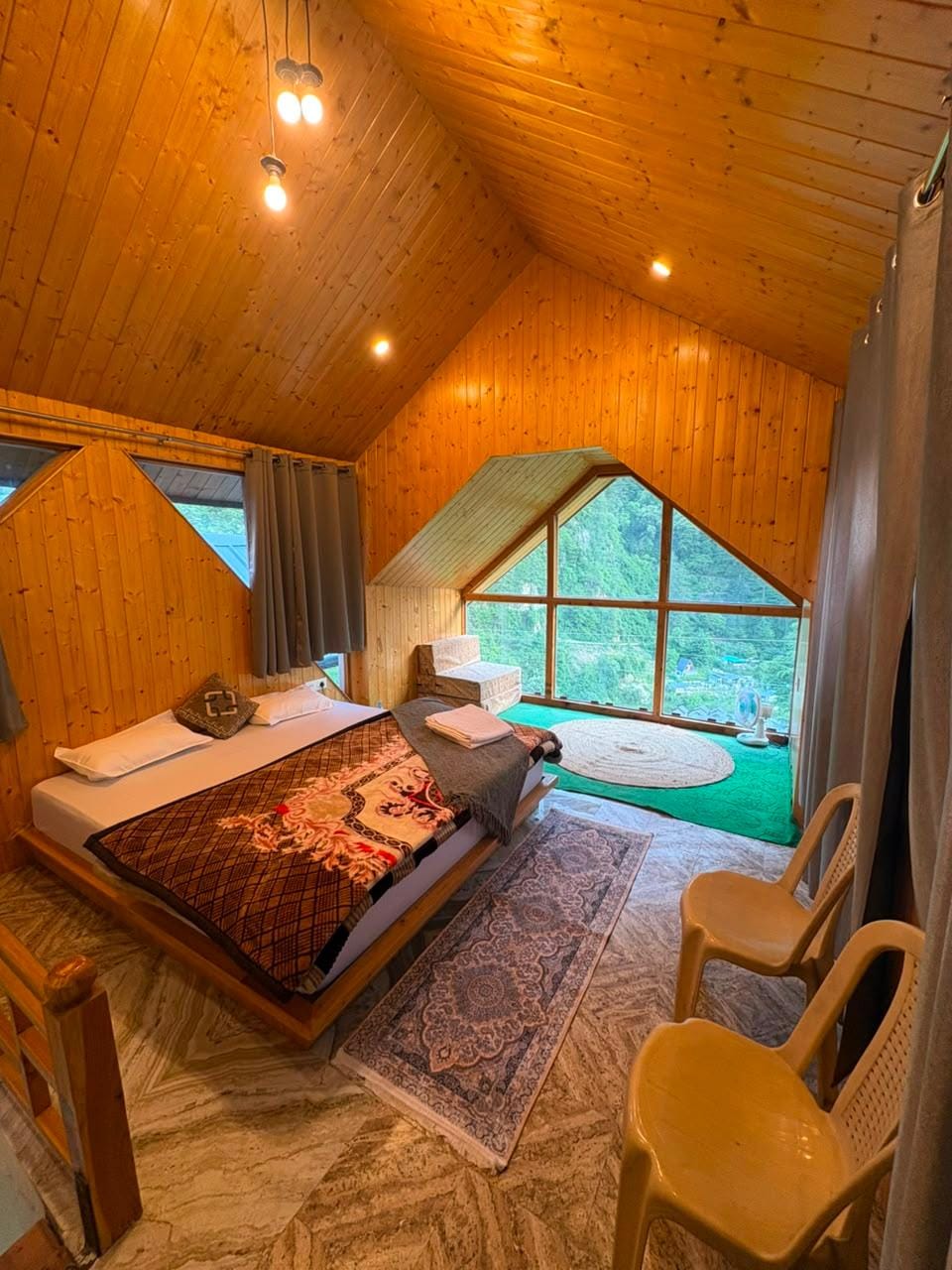 Flamingo Aur Maina Cafe and Stays Hotel in Himachal Pradesh