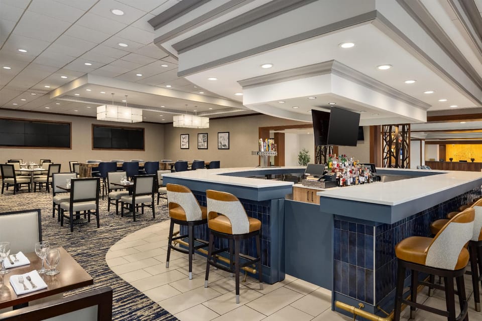DoubleTree by Hilton Hotel Pittsburgh - Green Tree Hotel in Pittsburgh
