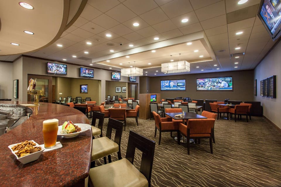 DoubleTree by Hilton Hotel Pittsburgh - Green Tree Hotel in Pittsburgh