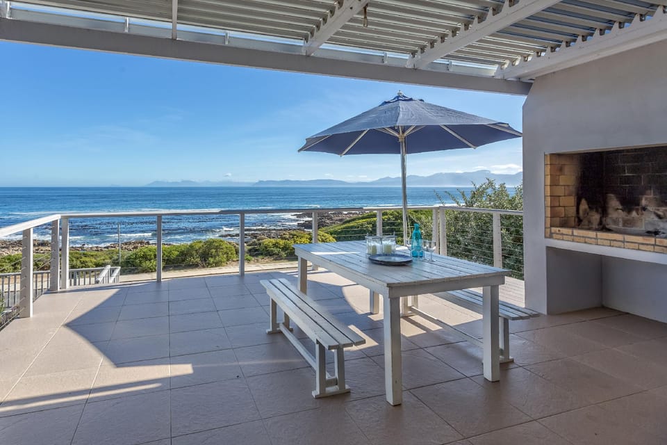 Gansbaai Seafront Holiday House: Ons C-huis Hotel in Western Cape