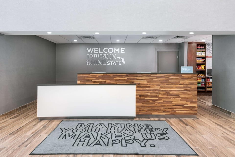 Hampton Inn & Suites Fort Myers Beach/Sanibel Gateway Hotel in Iona