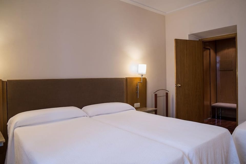Hotel Inglaterra Hotel in Granada