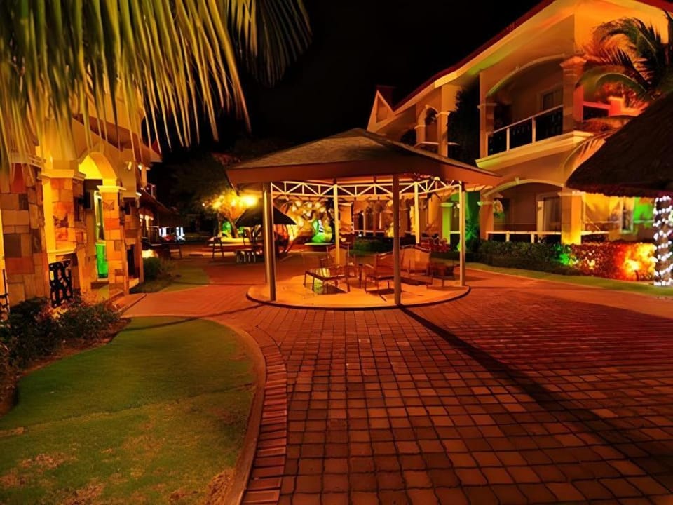 Moonbay Marina the Villas Hotel in Olongapo