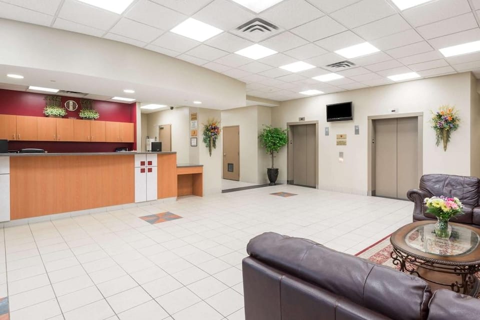 Super 8 Mississauga Hotel in Brampton