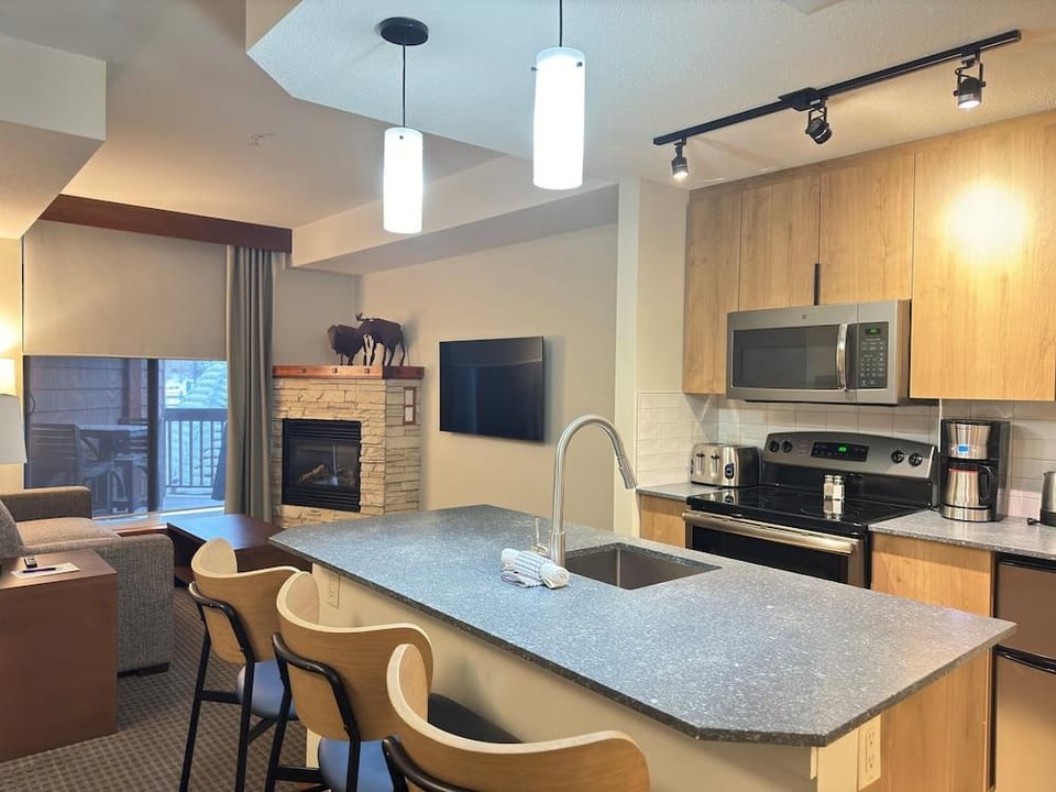 Falcon Crest Lodge Hotel in Canmore
