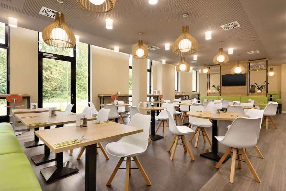 Super 8 by Wyndham Mainz Zollhafen Hotel in Mainz