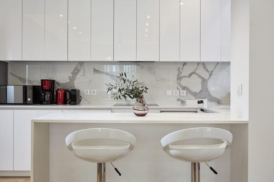 Luxurious Spacious Apt next  Hilton Area Hotel in Athens