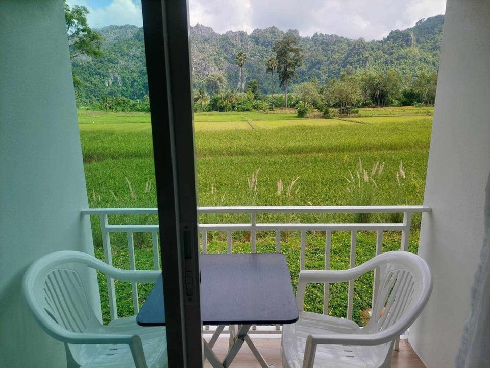 เจอาร์รีสอร์ท ที่พักบ้านมุงเนินมะปราง Resort in Laos