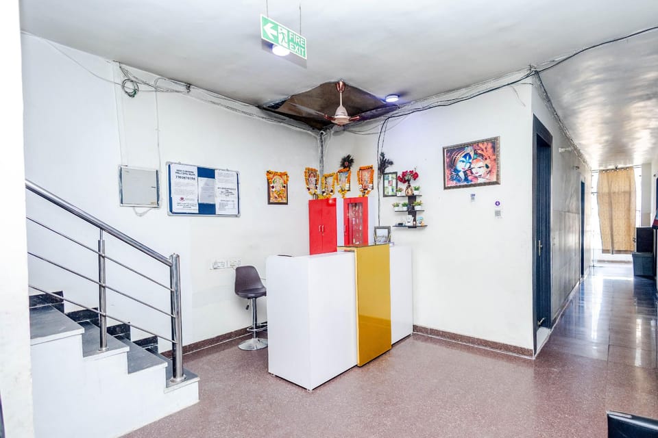 THE Red Carmine Hotel in Noida