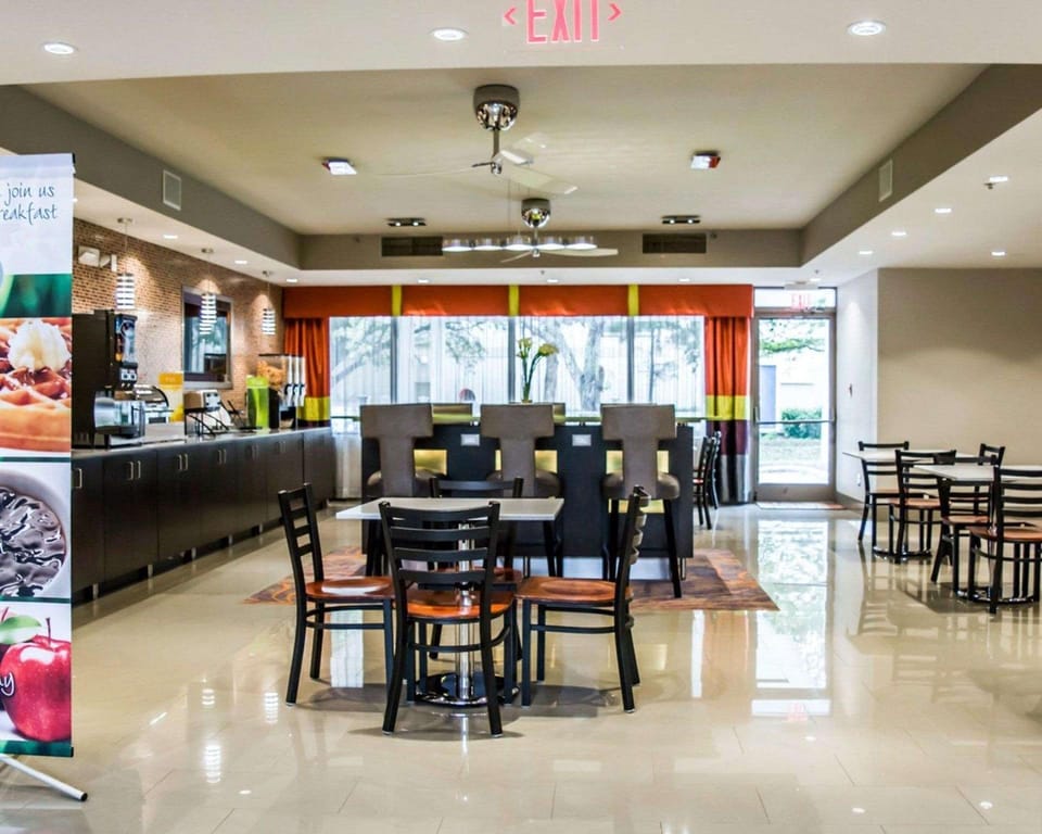 Quality Suites Fort Myers I-75 Hotel in Lee County
