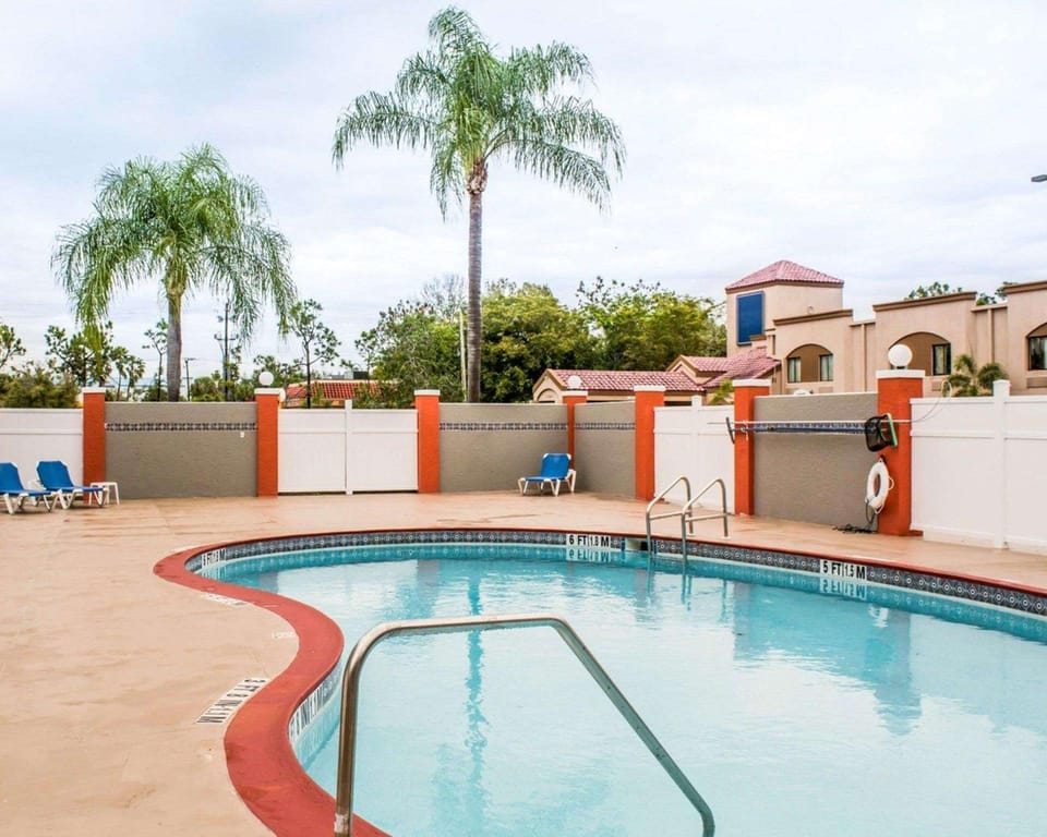 Quality Suites Fort Myers I-75 Hotel in Lee County