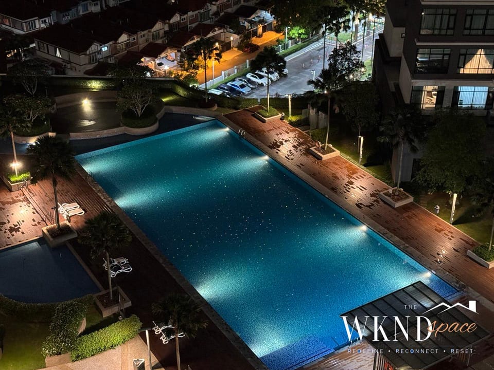 Swimming pool [outdoor]