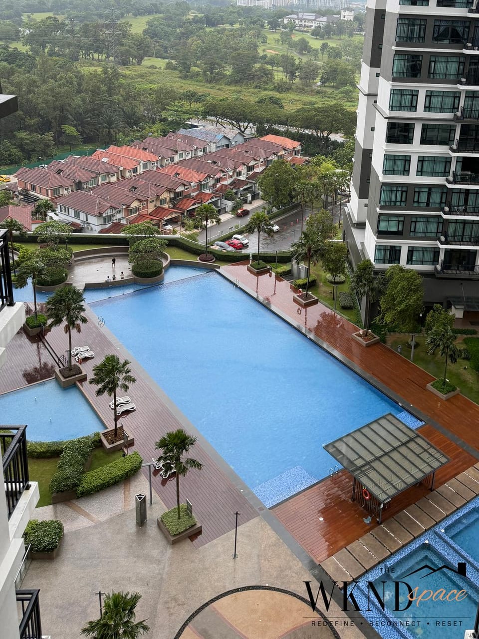 Swimming pool [outdoor]