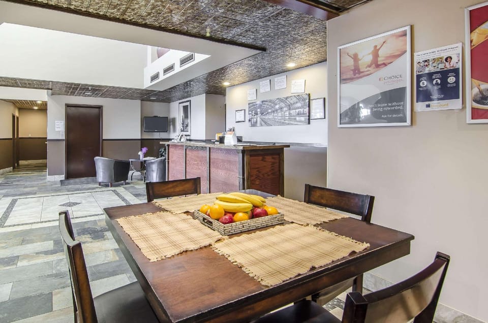Econo Lodge Lloydminster Hotel in Lloydminster