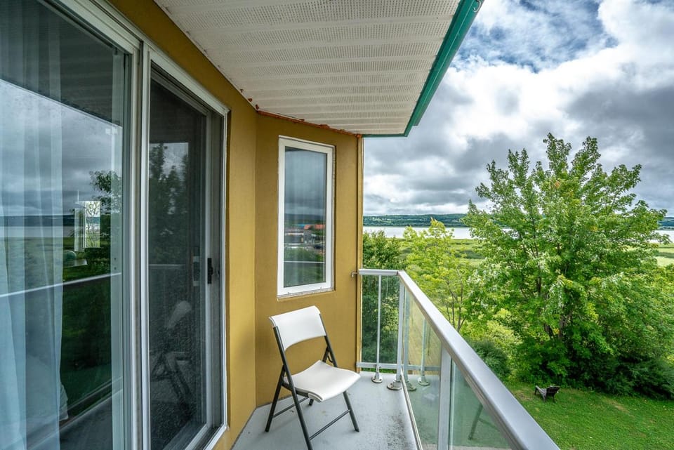 Quality Suites Hotel in Maine