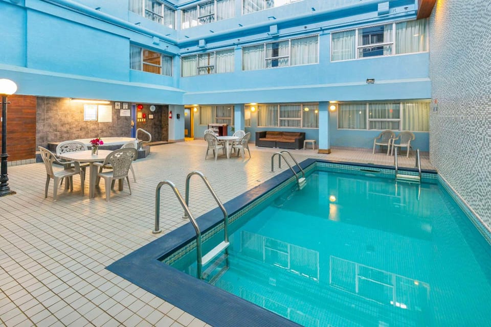 Comfort Inn & Suites Edmonton Downtown Hotel in Edmonton