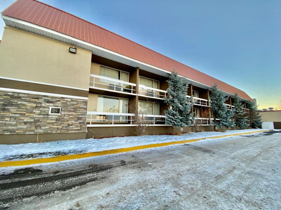 Ramada by Wyndham Whitecourt Hotel in Whitecourt
