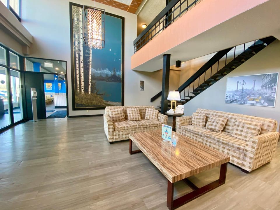 Ramada by Wyndham Whitecourt Hotel in Whitecourt