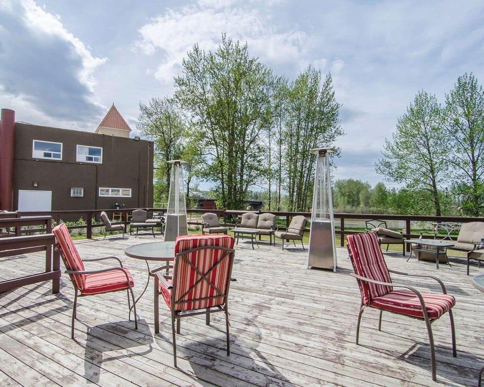 Ramada by Wyndham Whitecourt Hotel in Whitecourt