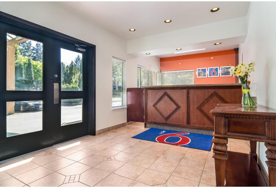 Motel 6 Surrey, BC Hotel in Surrey