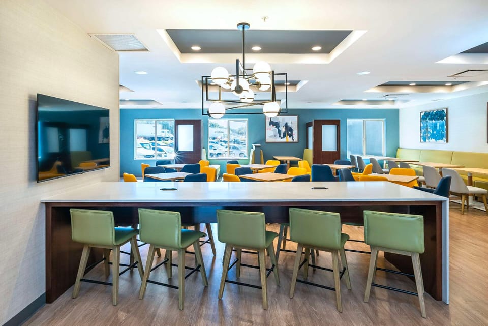 Comfort Suites Hotel in Kelowna