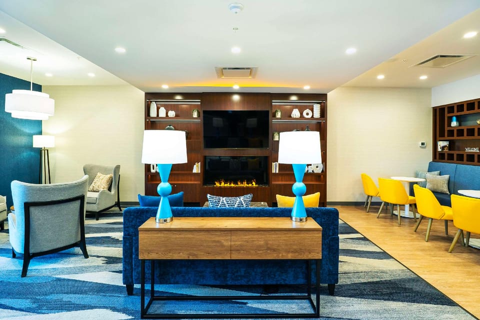 Comfort Suites Hotel in Kelowna
