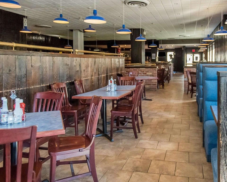 Econo Lodge Hotel in Smiths Falls